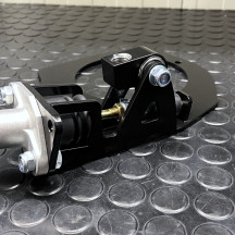 Dettaglio della base e della pompa del freno a mano BMW E36