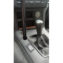 Freno a mano verticale ReverseLab montato nel tunnel BMW E36