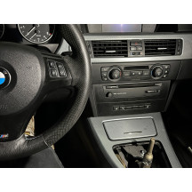 Corpo del freno a mano nascosto nel tunnel centrale BMW E9X LHD