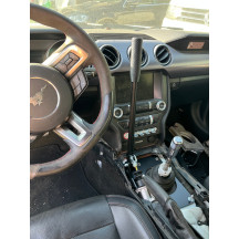 Position des vertikalen Hebels im Mitteltunnel des Ford Mustang S550